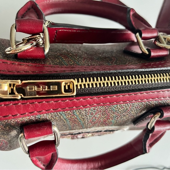 Immaculate ETRO LEATHER CROSSBODY BAG. “Etro Ski Club” hand-ticked patch.… - Picture 6 of 16